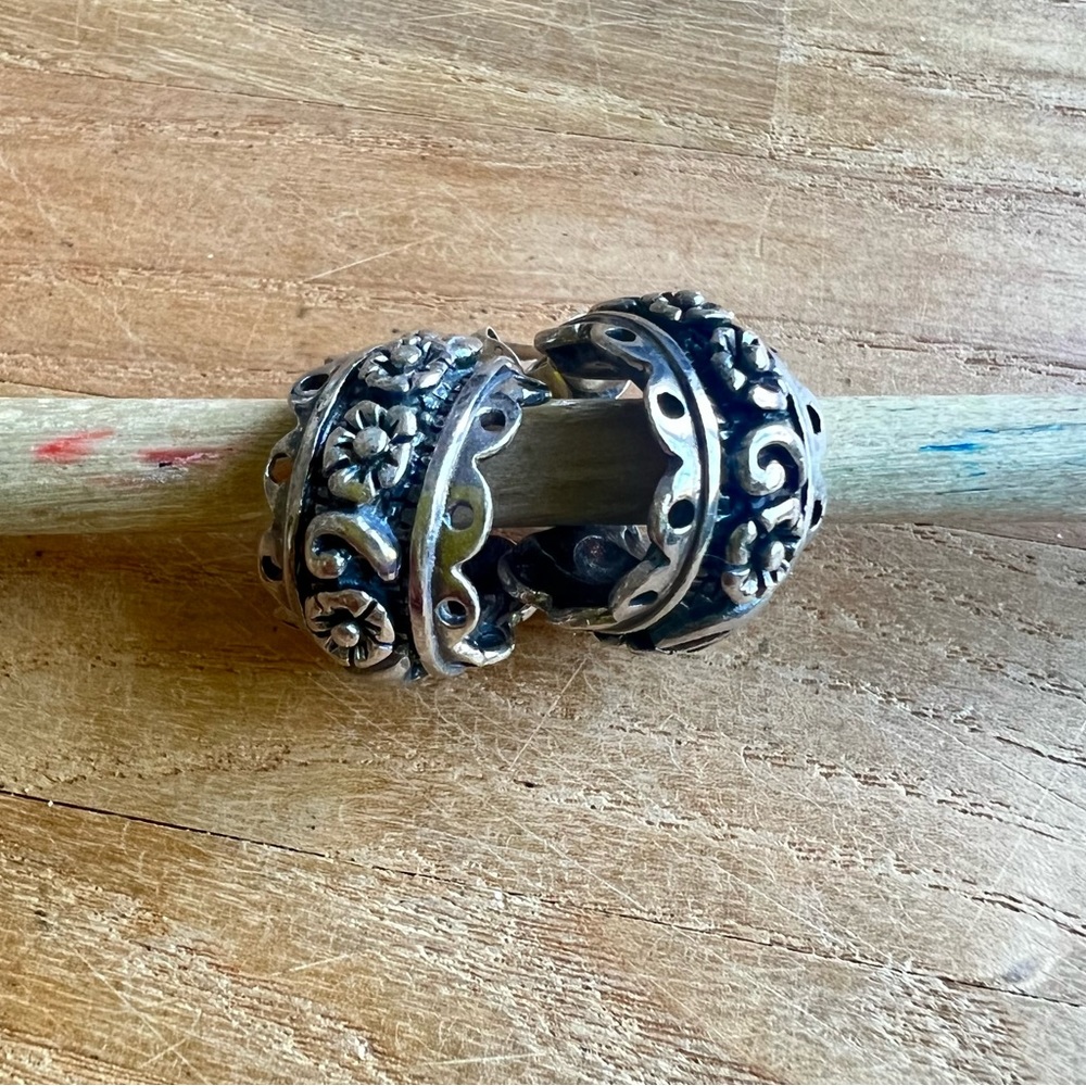 Vintage 925 Sterling silver dainty oxidized floral scroll hoop earrings
